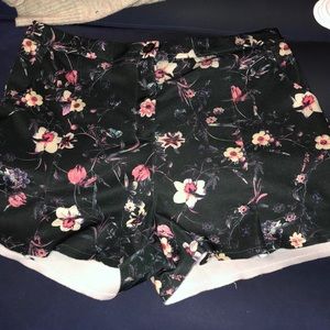 Flowered Shorts With Pockets